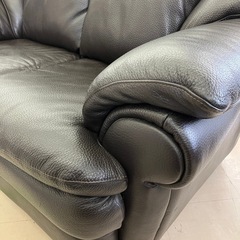 中古品　大塚家具取扱いソファ　総本革2人掛けソファー　ブラック　公田店の画像