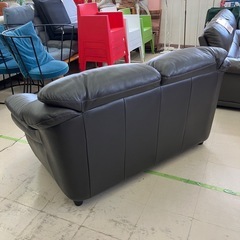 中古品　大塚家具取扱いソファ　総本革2人掛けソファー　ブラック　公田店の画像