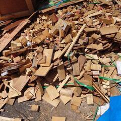 ベニヤ端材、細かい薪の画像