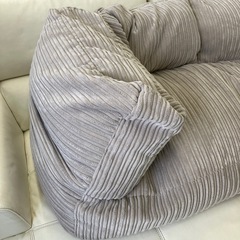中古品　ラウンジパグ　2人掛けアルバートソファー　ビーズクッション　グレー　公田店の画像