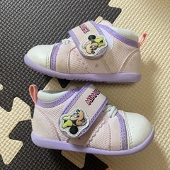 ミニーちゃん靴の画像