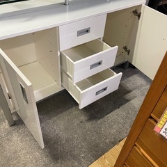 ガラスキャビネットの画像