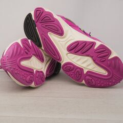 adidas Originals OZWEEGO スニーカー 23.5cmの画像