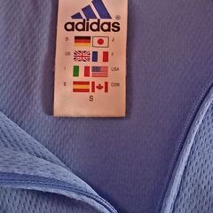  adidas メンズ S size（またはレディース M size）のスカイブルーのスポーツシャツ *** 100円に値下げ！***の画像