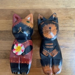 ネコの置き物　ペンチ付きの画像