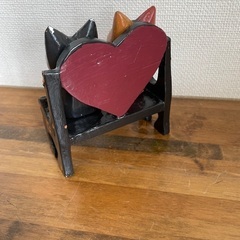 ネコの置き物　ペンチ付きの画像
