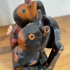 ネコの置き物　ペンチ付きの画像