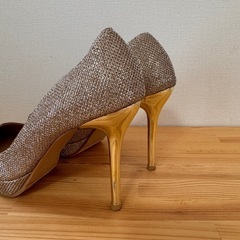 ピンヒール　ゴールドの画像