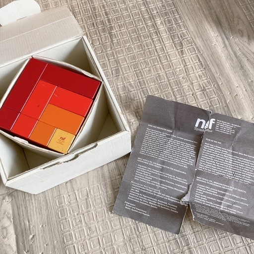 知育玩具 naef cubics