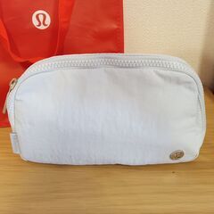 ルルレモンのベルトバッグの画像