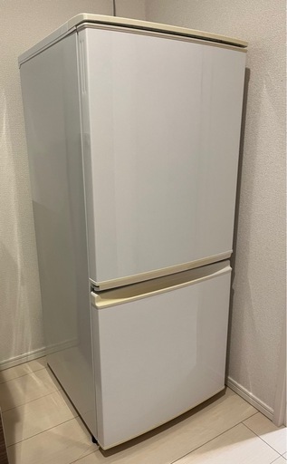 【動作中】SHARP SJ-D14A-S 冷蔵庫 137L Amazon.co.jp: シャープ 137L 2ドア冷蔵庫（シルバー系）SHARP