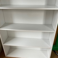白色シンプル本棚（4段）の画像