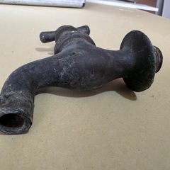 古い蛇口の画像
