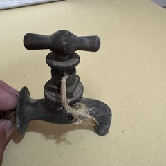 古い蛇口の画像