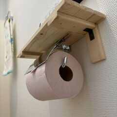 壁に穴をあけないトイレットペーパーホルダー小物置き(INAXシルバータイプ用)の画像