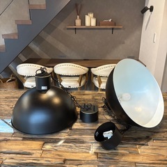 黒ペンダントライト２個&ダクト　の画像