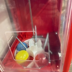 1000円ガチャガチャ　台付　おもちゃの画像