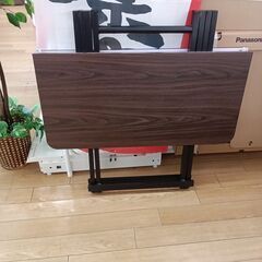 ★リユースのサカイつくば店★TK6093  折りたたみテーブル ブラウン H73×D80×W80 クリーニング済みの画像
