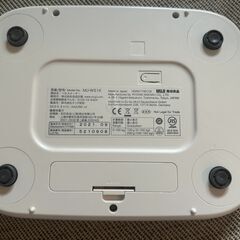 無印良品の体組成計（ホワイト・ペブル）の画像