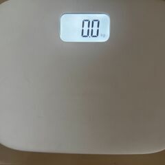 無印良品の体組成計（ホワイト・ペブル）の画像