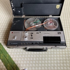 アンティークなテープレコーダーの画像