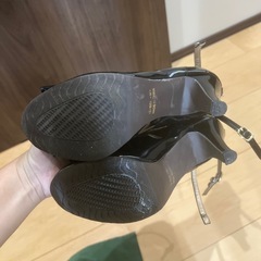 黒　パンプスの画像