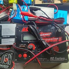 RCのバッテリーと機器の画像