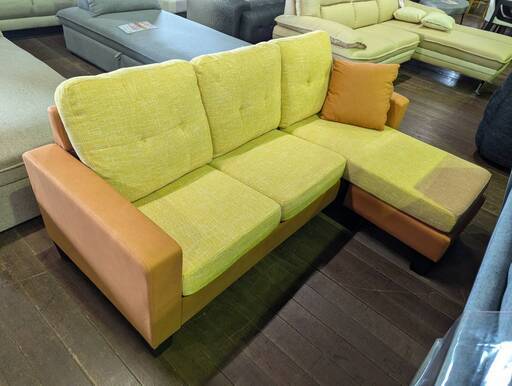 3Pカウチソファー　オレンジと黄色で明るい色です！！