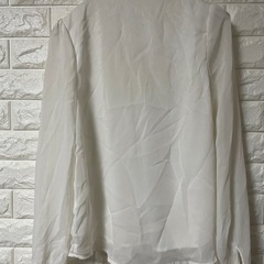 CHU XXX ホワイト フリル付き 長袖シャツ ブラウス 透け感 Mサイズの画像
