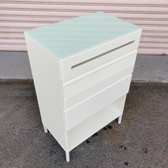 チェスト　ホワイト家具　タンス　ガラス天板　引き出し2段　収納棚の画像