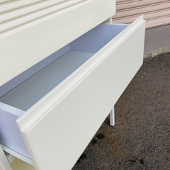 チェスト　ホワイト家具　タンス　ガラス天板　引き出し2段　収納棚の画像