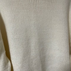 GU アイボリー タートルネック ニット セーター Lサイズの画像