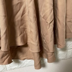 INGNI ベージュ フレアスカート ゴム入り Mサイズ　アシンメトリースカートの画像