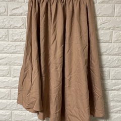 INGNI ベージュ フレアスカート ゴム入り Mサイズ　アシンメトリースカートの画像