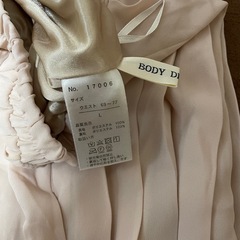 BODY DESSERT ベージュ プリーツスカート ひざ丈 Lサイズの画像