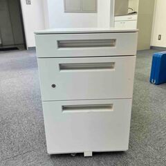 オフィス家具（デスク、椅子、ワゴン）他をお譲りします  8/15 まで引き取りお願いしますの画像
