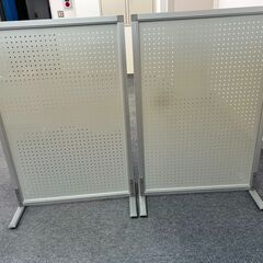 オフィス家具（デスク、椅子、ワゴン）他をお譲りします  8/15 まで引き取りお願いしますの画像