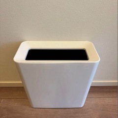 ニトリ　ゴミ箱　ホワイト　抗菌消臭ダストボックスの画像