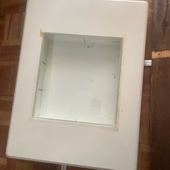 コレクションテーブル　白　ガラス　ローテーブルの画像
