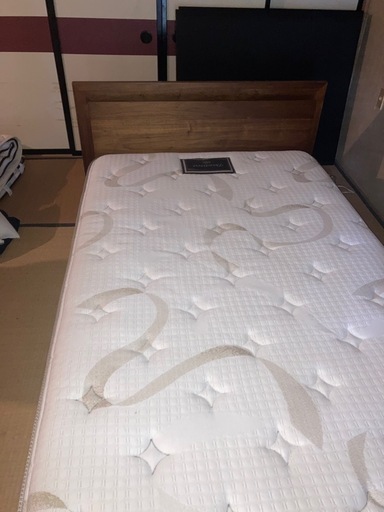 ほぼ新品シモンズセミダブルベット