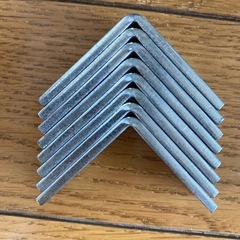 L型アングル　2つ穴(8本セット)の画像