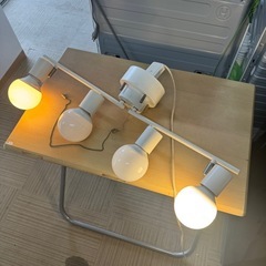 【超美品‼️】泰成商事 4灯シーリングライト スポットライト 紐リモコン式 プルスイッチ 照明器具 LED球付き ホワイト♪の画像