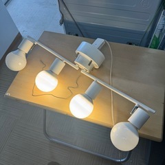 【超美品‼️】泰成商事 4灯シーリングライト スポットライト 紐リモコン式 プルスイッチ 照明器具 LED球付き ホワイト♪の画像