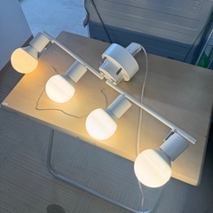 【超美品‼️】泰成商事 4灯シーリングライト スポットライト 紐リモコン式 プルスイッチ 照明器具 LED球付き ホワイト♪の画像