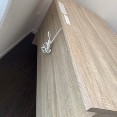 ナチュラル調デスク 幅120×奥行70×高さ70cm コンセント2口付き／現地引き取り限定の画像