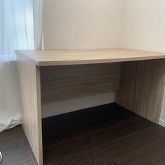 ナチュラル調デスク 幅120×奥行70×高さ70cm コンセント2口付き／現地引き取り限定の画像