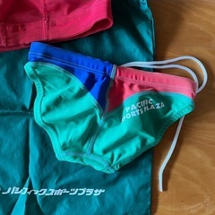 パシフィックスポーツプラザ 男の子用 水着 120 赤帽子 靴入れ セットの画像