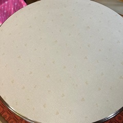 丸いテーブル　円卓　の画像