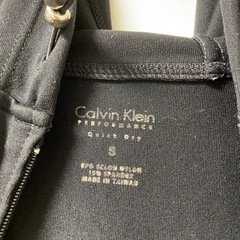 カルバンクラインパーカーの画像
