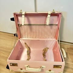 リズリサトランクケース　の画像